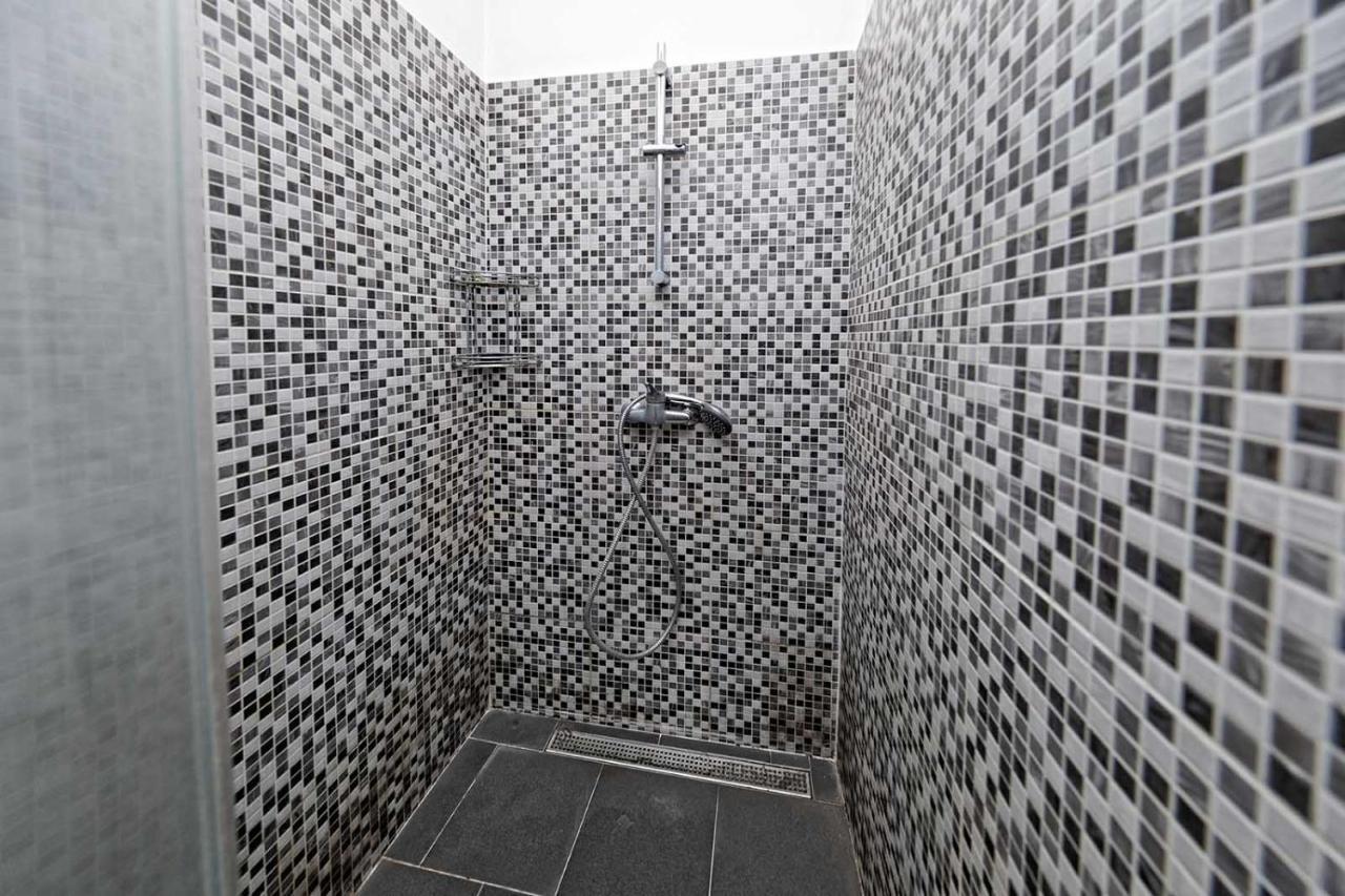 Peter'S Tower Apartments Prague Exterior photo