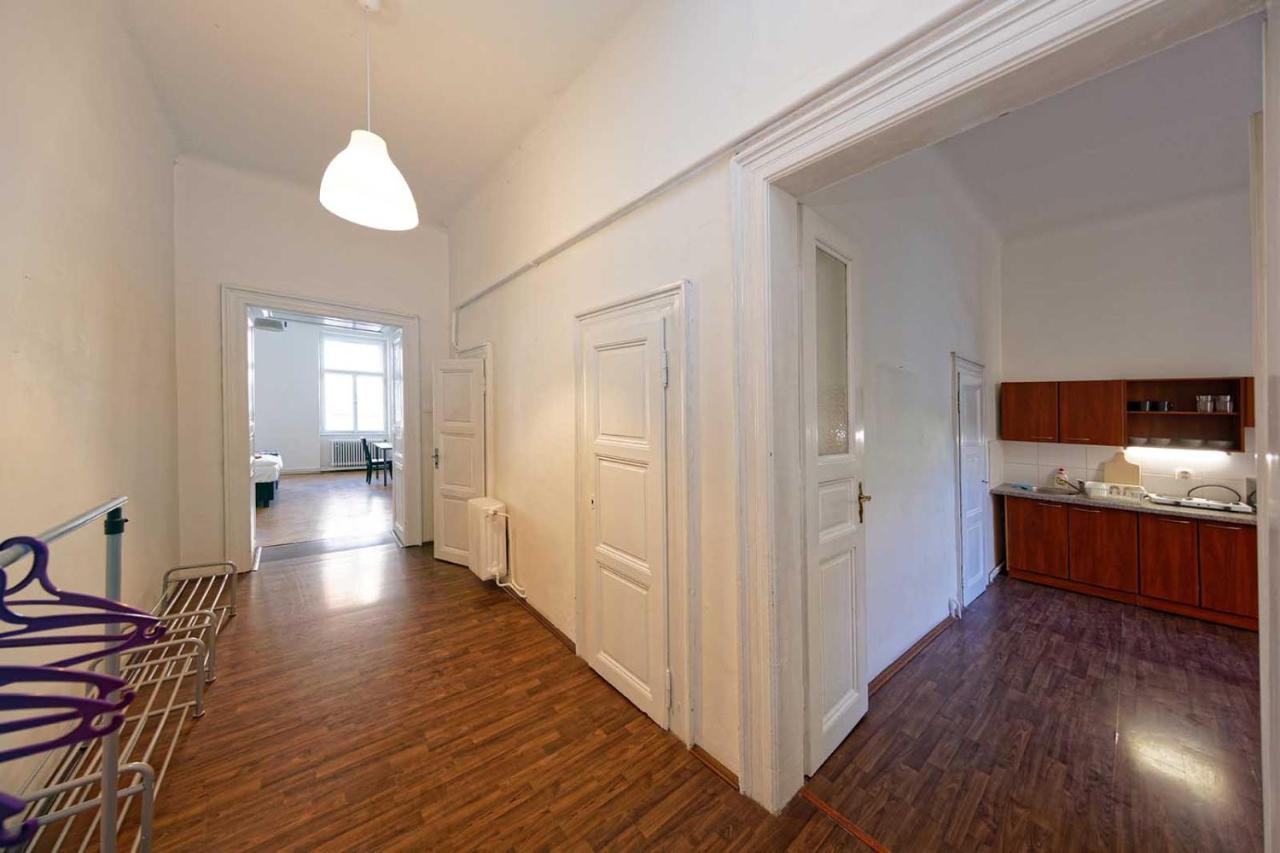 Peter'S Tower Apartments Prague Exterior photo