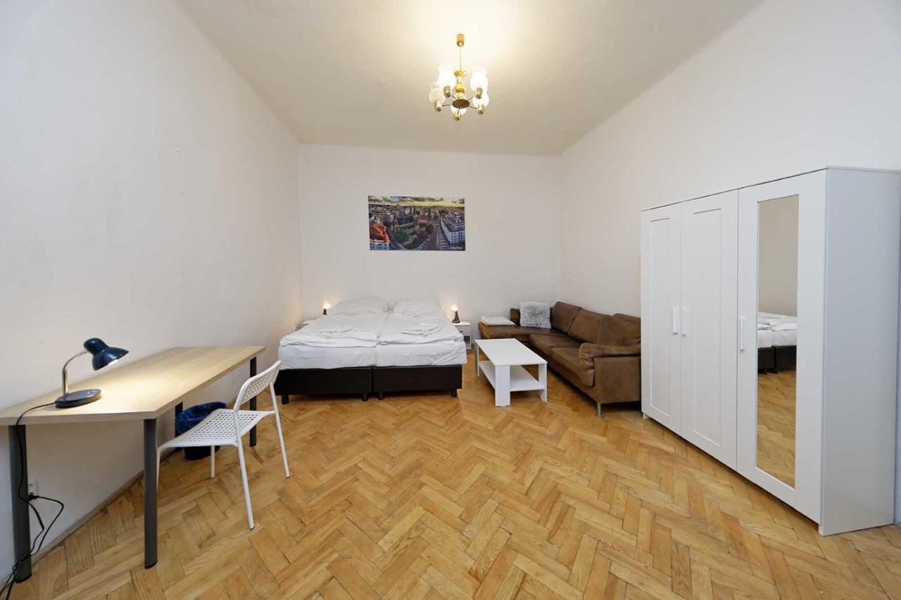 Peter'S Tower Apartments Prague Exterior photo