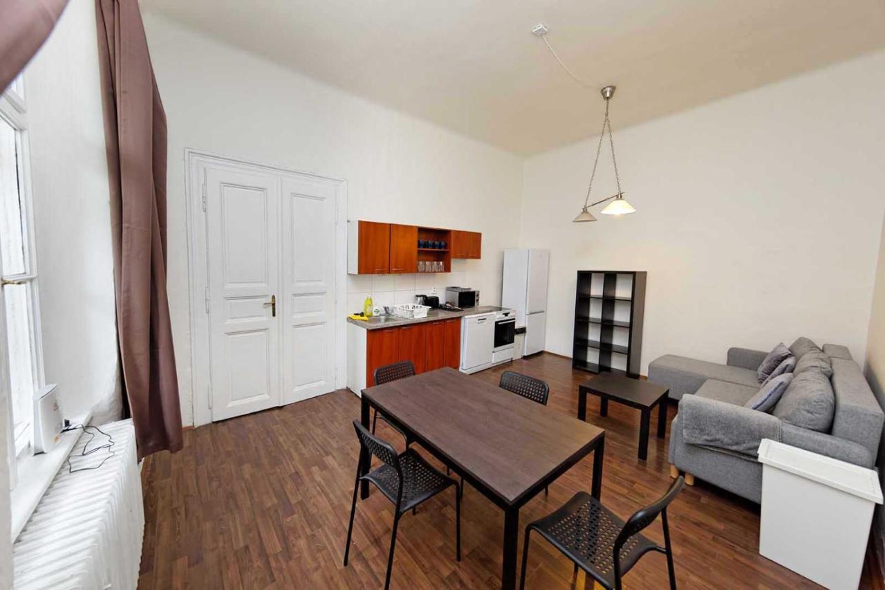Peter'S Tower Apartments Prague Exterior photo
