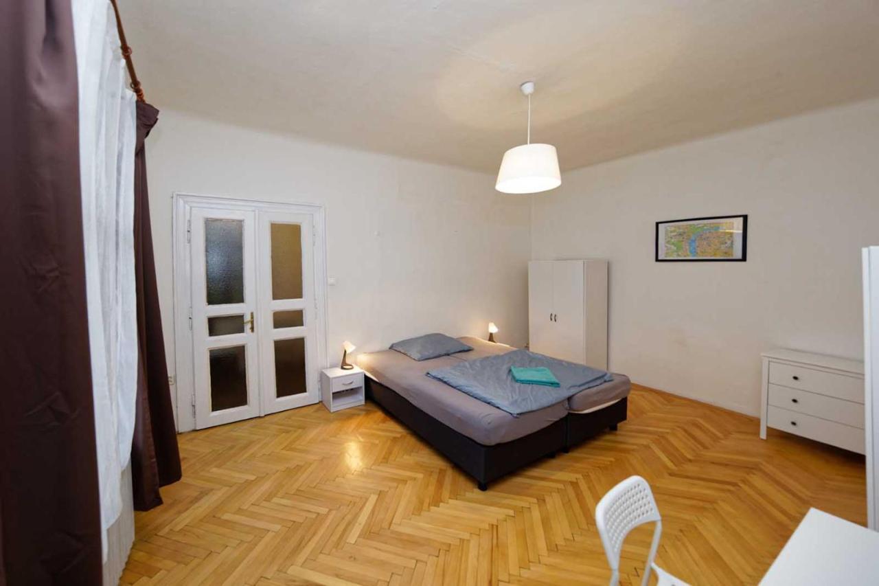 Peter'S Tower Apartments Prague Exterior photo