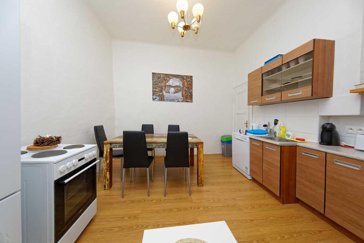 Peter'S Tower Apartments Prague Exterior photo