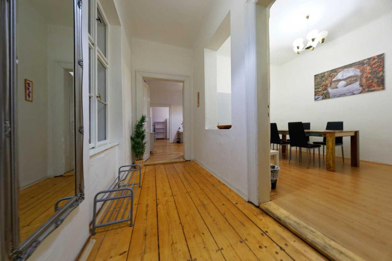 Peter'S Tower Apartments Prague Exterior photo