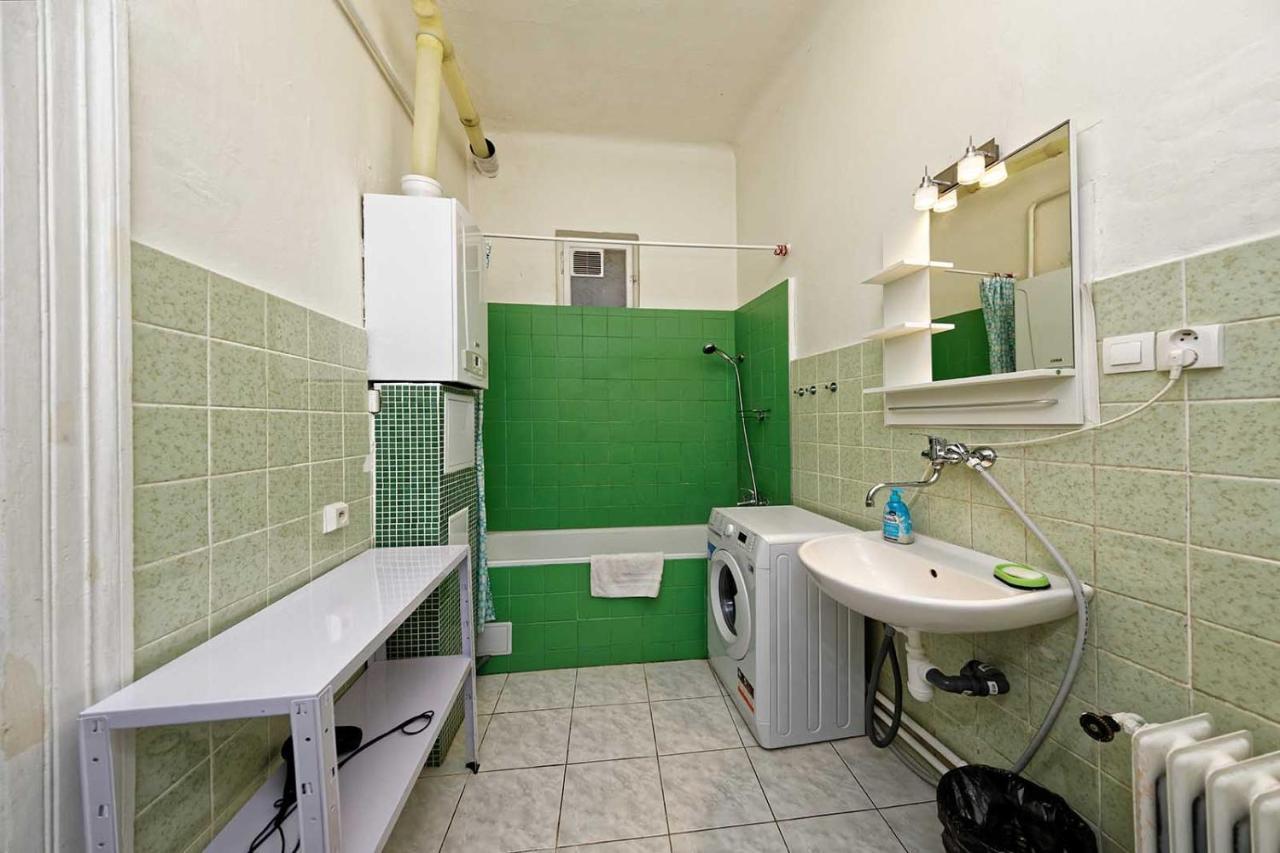 Peter'S Tower Apartments Prague Exterior photo