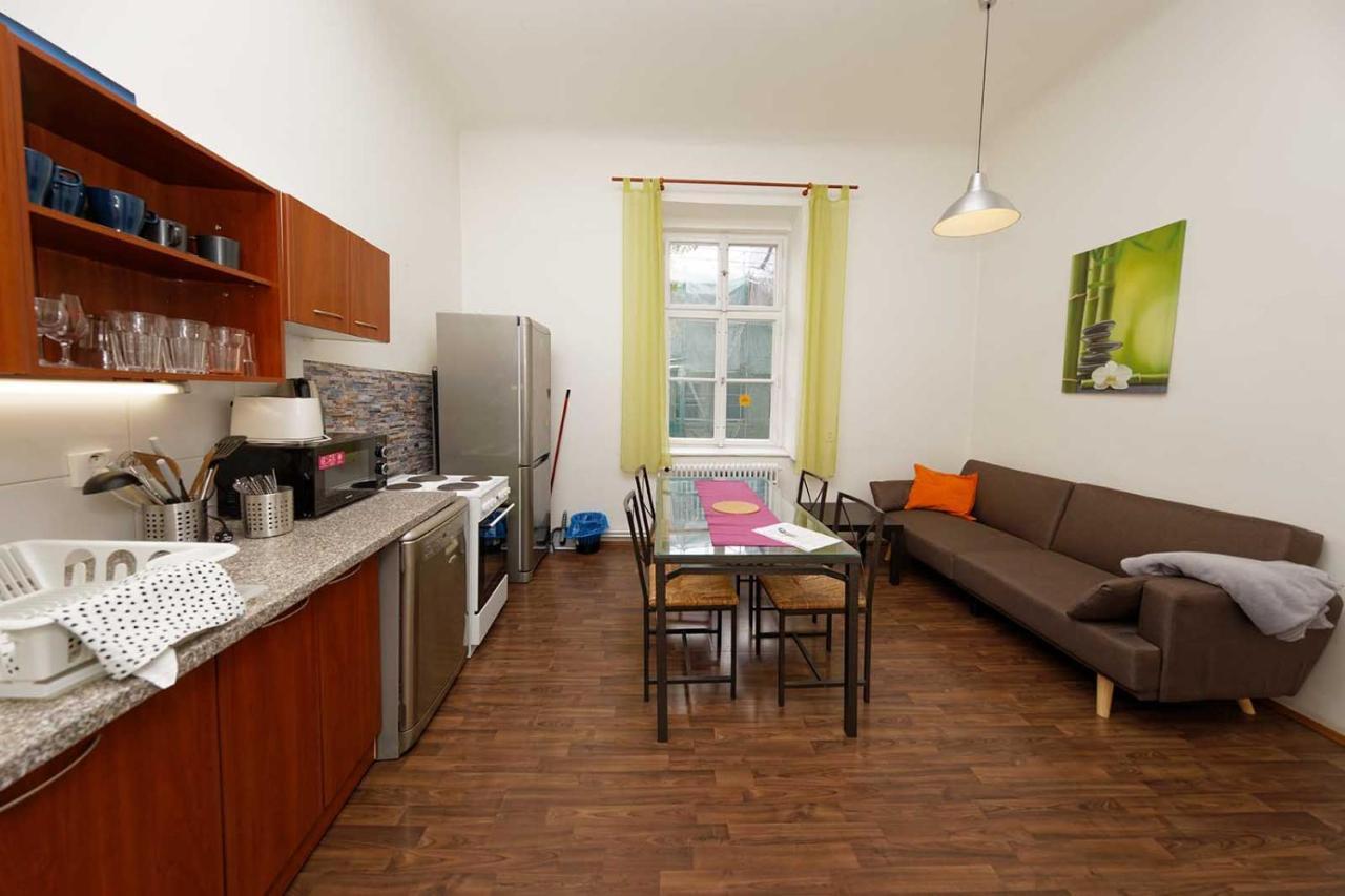 Peter'S Tower Apartments Prague Exterior photo
