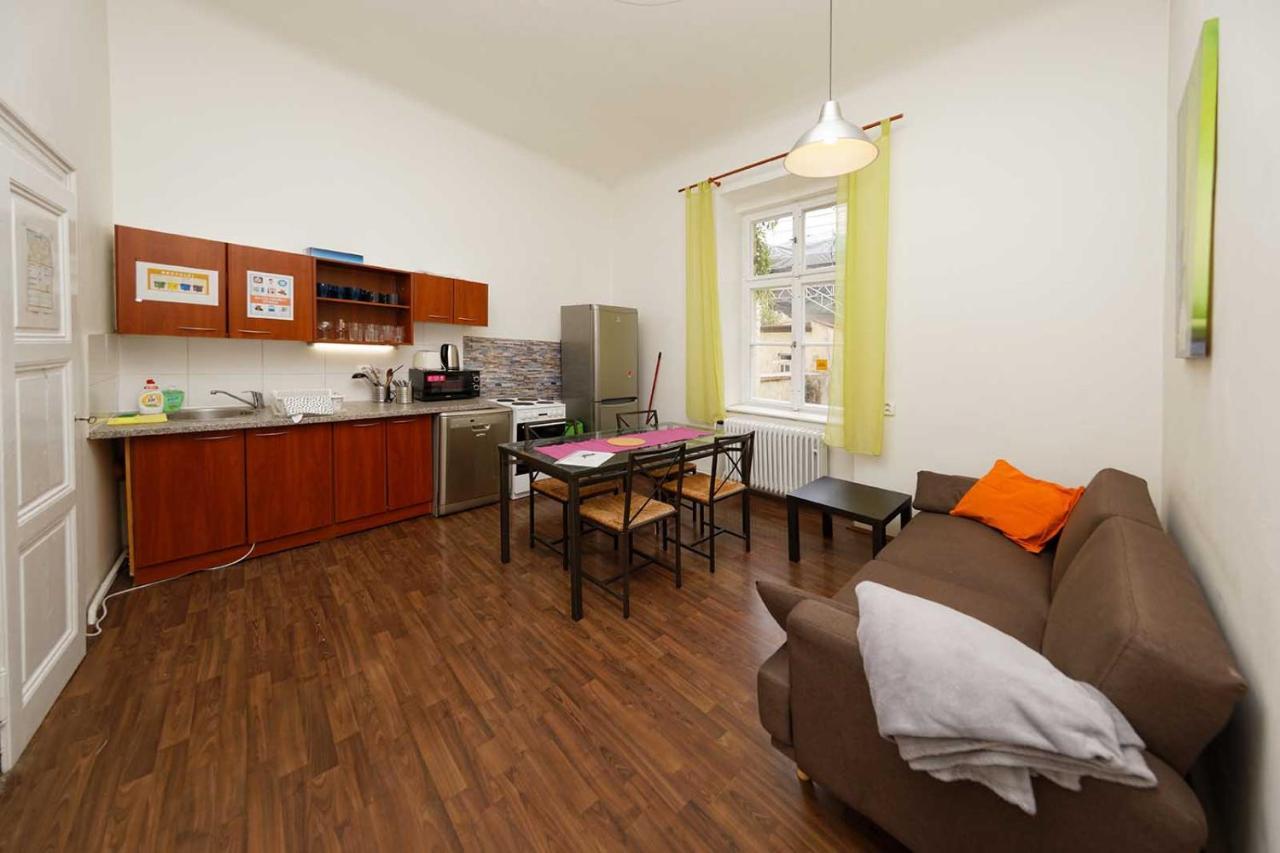 Peter'S Tower Apartments Prague Exterior photo
