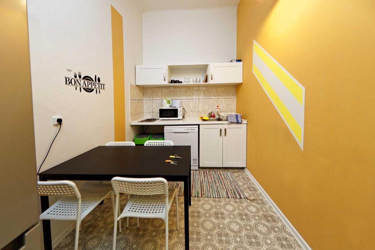 Peter'S Tower Apartments Prague Exterior photo
