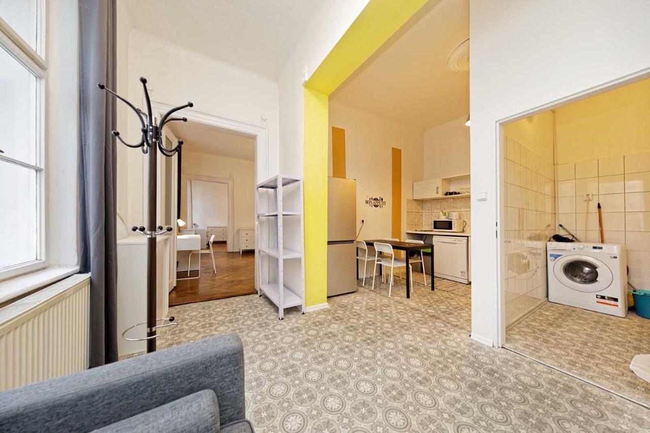 Peter'S Tower Apartments Prague Exterior photo