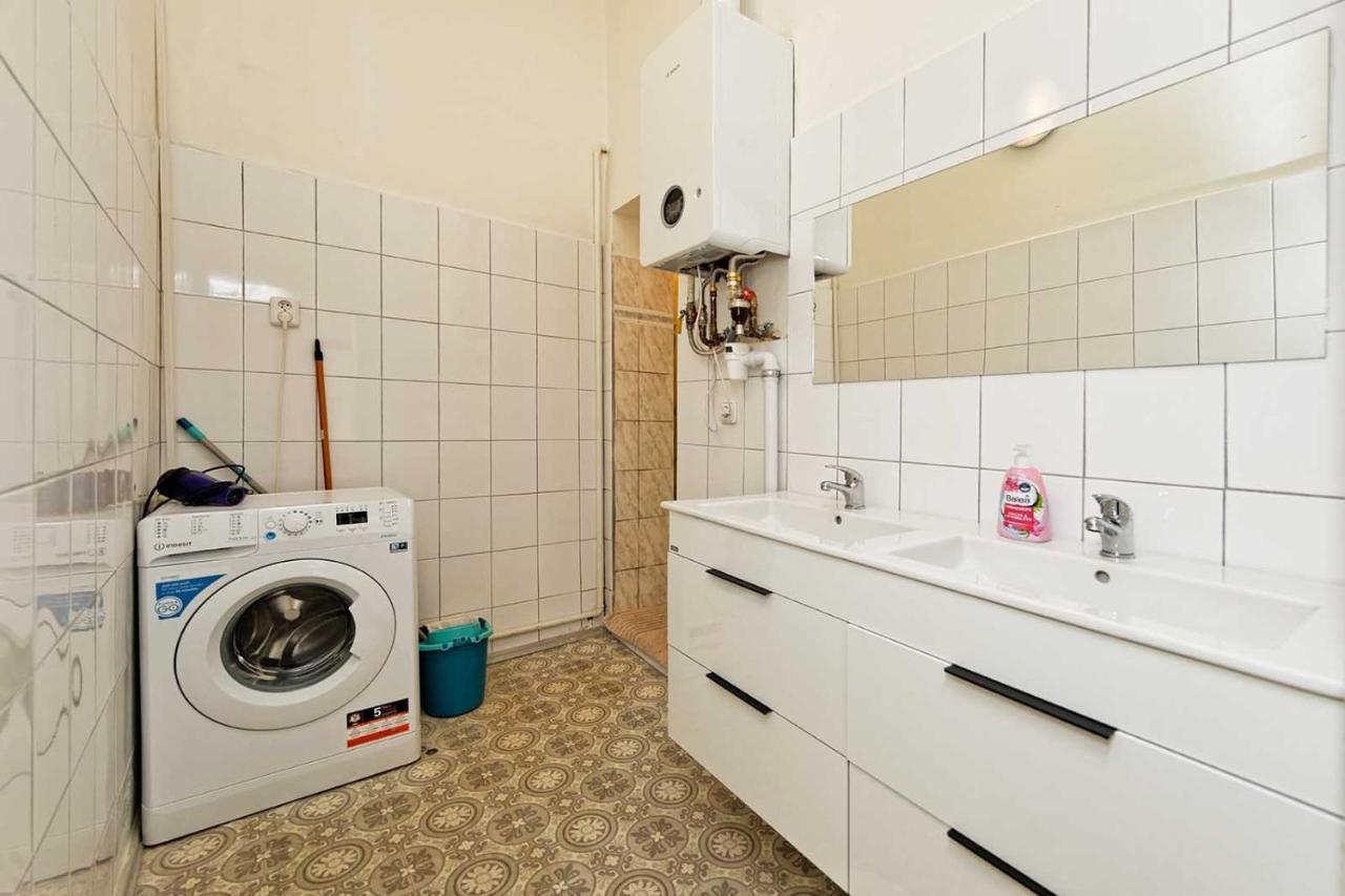 Peter'S Tower Apartments Prague Exterior photo